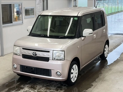 TOYOTA PIXIS SPACE