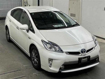 TOYOTA PRIUS PHV