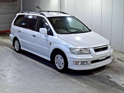 MITSUBISHI CHARIOT GRANDIS