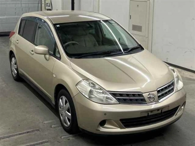 NISSAN TIIDA