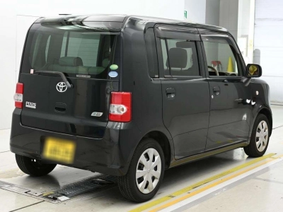 TOYOTA PIXIS SPACE