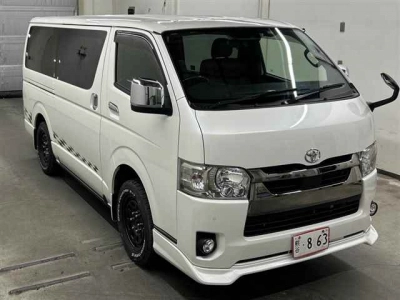 TOYOTA HIACE VAN