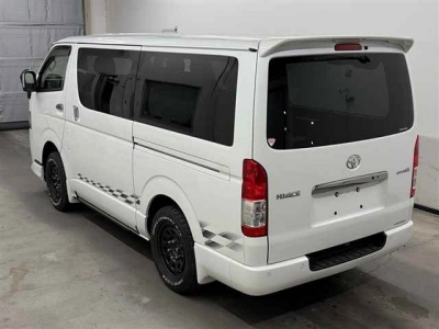 TOYOTA HIACE VAN