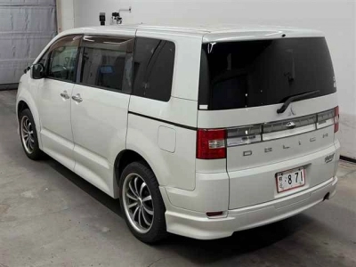 MITSUBISHI DELICA D:5