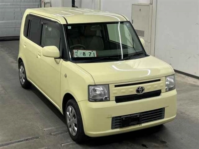 TOYOTA PIXIS SPACE