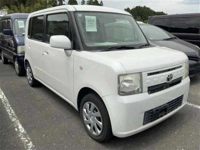 TOYOTA PIXIS SPACE