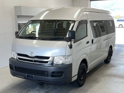 TOYOTA HIACE COMMUTER