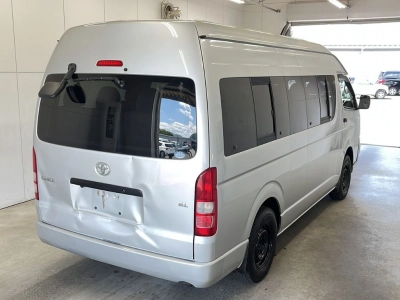 TOYOTA HIACE COMMUTER