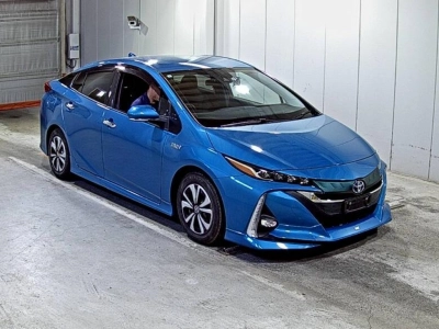 TOYOTA PRIUS PHV