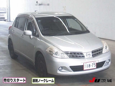 NISSAN TIIDA
