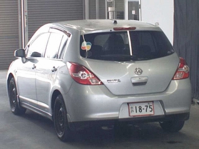NISSAN TIIDA