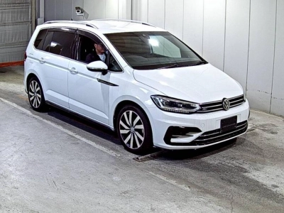 VOLKSWAGEN GOLF TOURAN