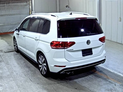 VOLKSWAGEN GOLF TOURAN