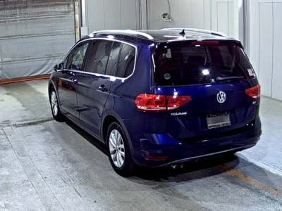 VOLKSWAGEN GOLF TOURAN
