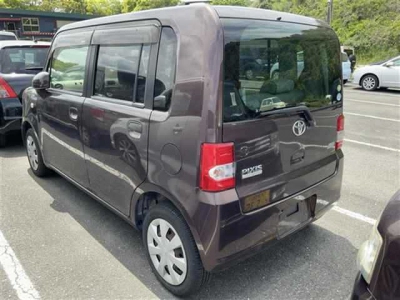 TOYOTA PIXIS SPACE
