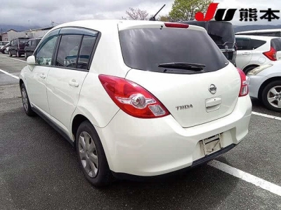 NISSAN TIIDA