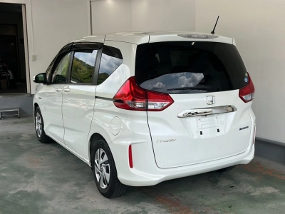 HONDA FREED HYBRID