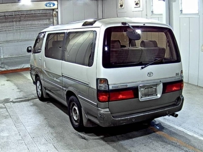 TOYOTA HIACE WAGON