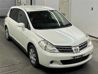 NISSAN TIIDA