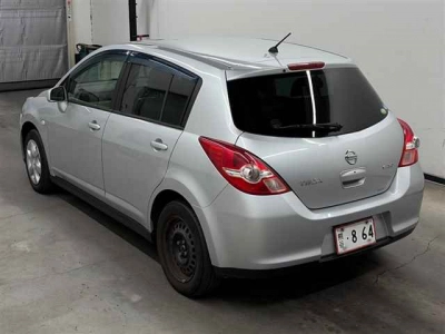 NISSAN TIIDA