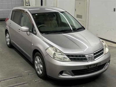 NISSAN TIIDA