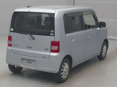 TOYOTA PIXIS SPACE