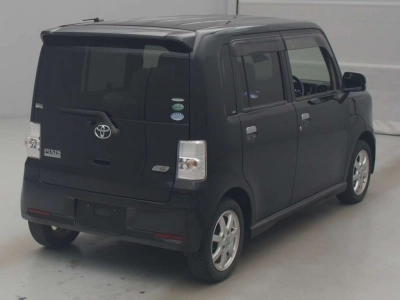 TOYOTA PIXIS SPACE