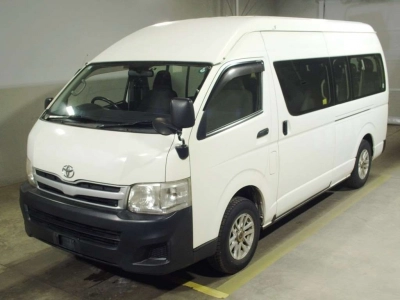 TOYOTA HIACE COMMUTER