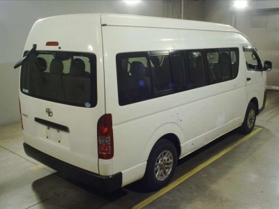 TOYOTA HIACE COMMUTER