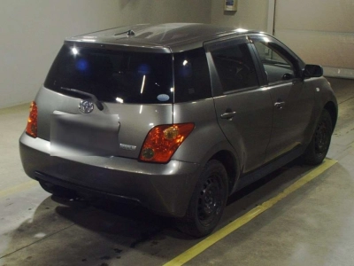 TOYOTA IST