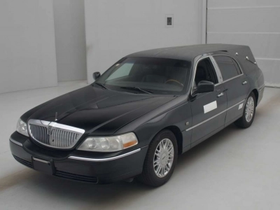 LINCOLN TOWN CAR
