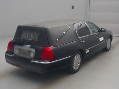 LINCOLN TOWN CAR