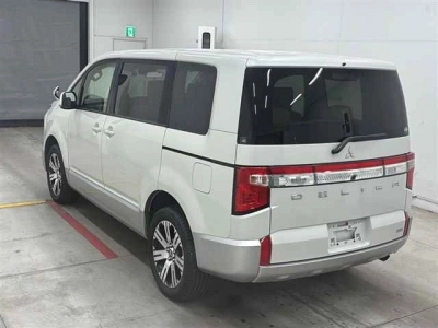 MITSUBISHI DELICA D:5