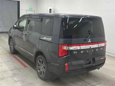 MITSUBISHI DELICA D:5