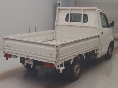 TOYOTA HIACE COMMUTER
