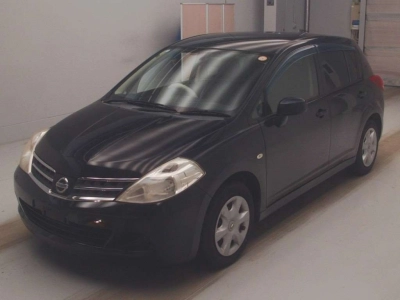 NISSAN TIIDA