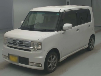 TOYOTA PIXIS SPACE