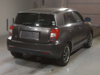 TOYOTA IST