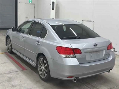 SUBARU LEGACY B4