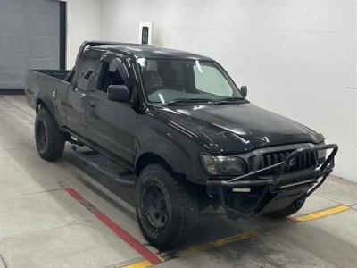 TOYOTA HILUX SPORTS PICK UP