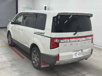 MITSUBISHI DELICA D:5