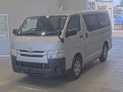 TOYOTA HIACE