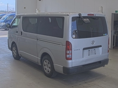 TOYOTA HIACE