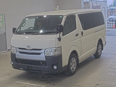 TOYOTA HIACE