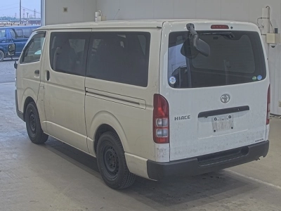 TOYOTA HIACE
