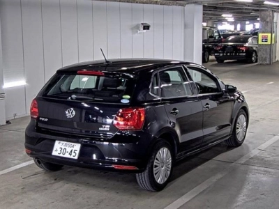 VOLKSWAGEN POLO
