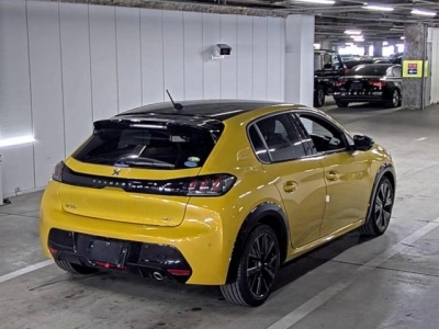 PEUGEOT 208