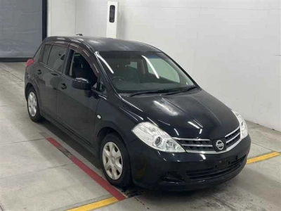 NISSAN TIIDA