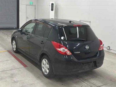 NISSAN TIIDA