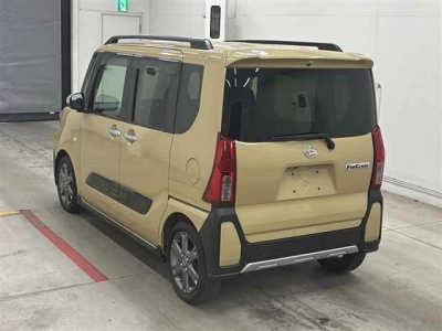 DAIHATSU TANTO FUN CROSS
